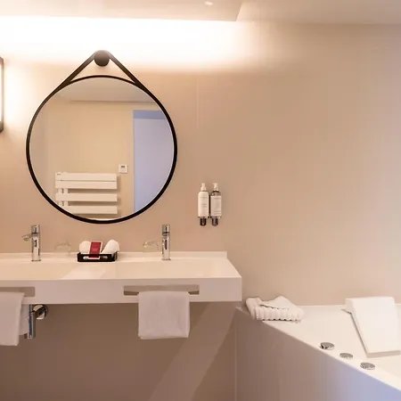 Western Premier Le Masq מלון 4*