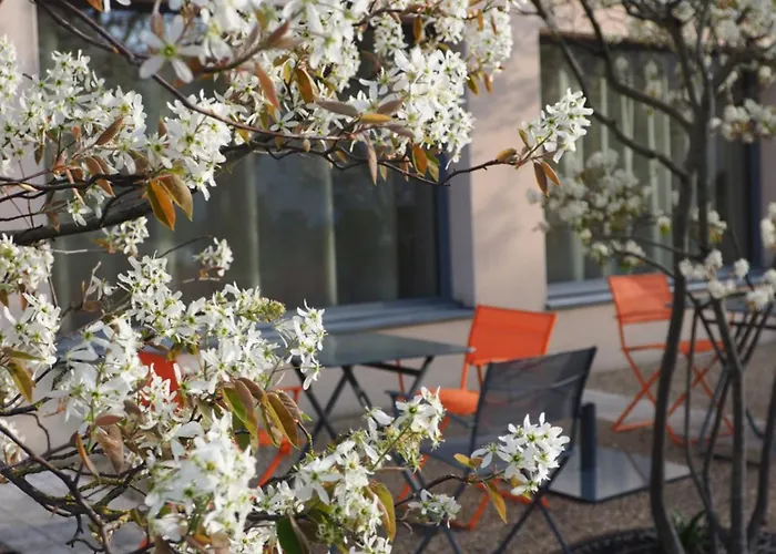 Western Premier Le Masq